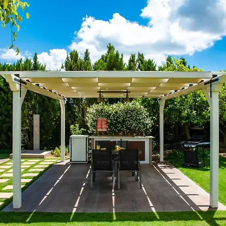 Dimokratia Villa Kolymbari