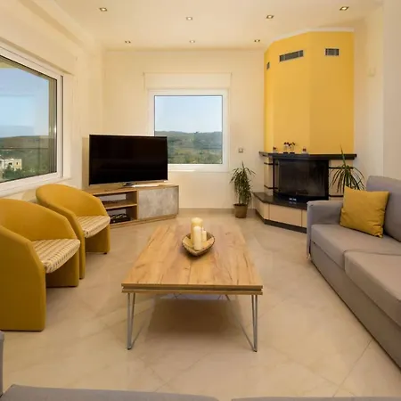 Dimokratia Villa